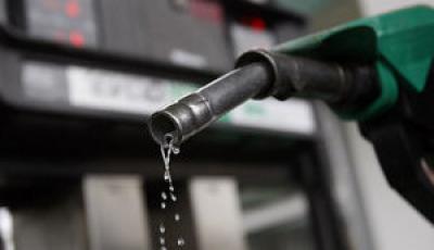 Російські нафтові компанії почали розпродувати запаси бензину після ударів безпілотників по НПЗ